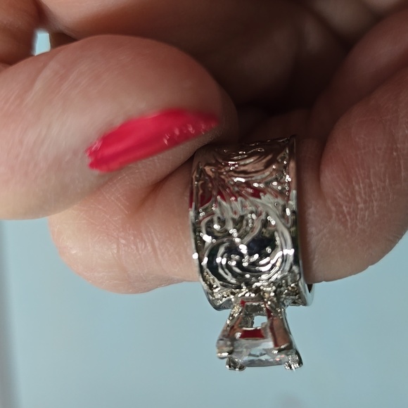 Beautiful ring - Picture 4 of 4